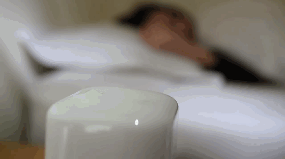 身为一个闹钟居然不会响 用气味灯光叫你起床