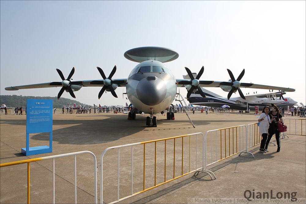 珠海航展静态展示 歼-10B可以协调无人机执行作战 (16)