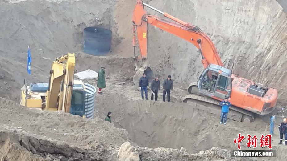 6岁男童坠落枯井60余小时 作业车挖掘面达一万平米