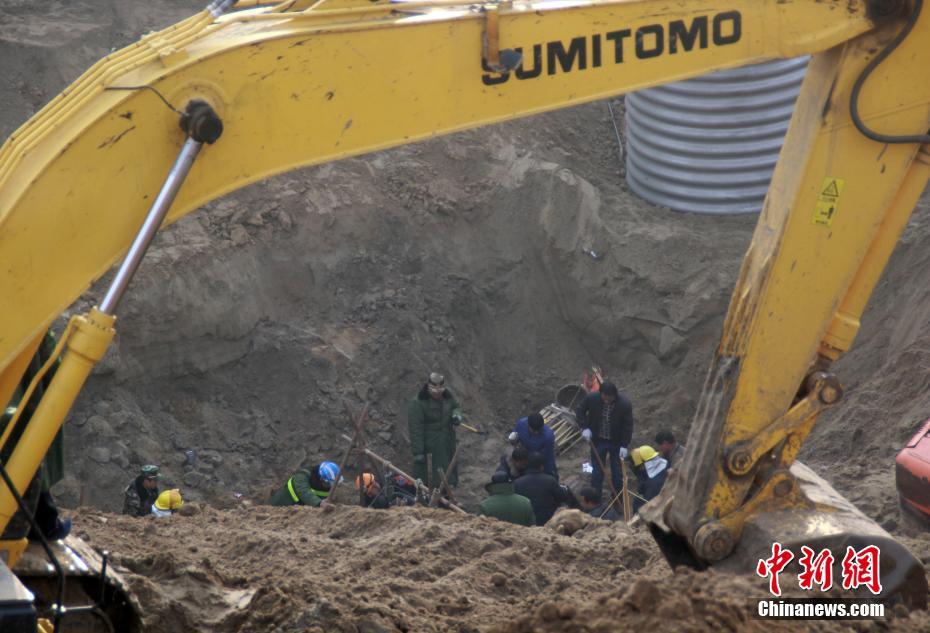 河北6岁男童坠落枯井救援进行时