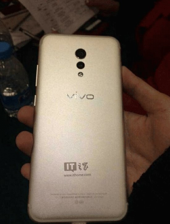 疑似vivo Xplay6真机曝光：双曲面屏+后置双摄
