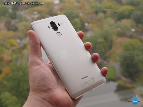 华为Mate 9外媒评价汇总：双摄彪形大汉