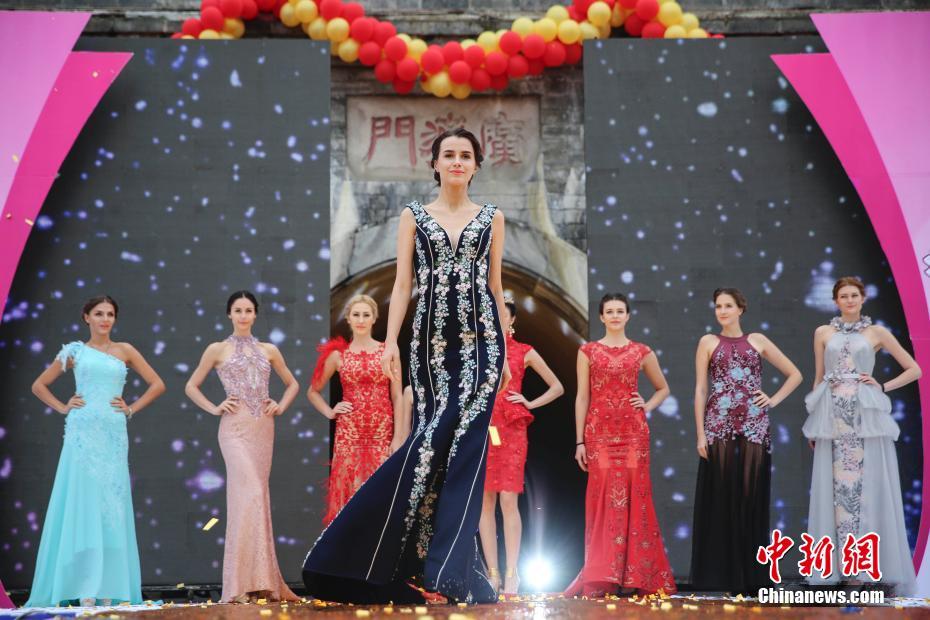 2016中国（潮州）国际婚纱礼服周开幕