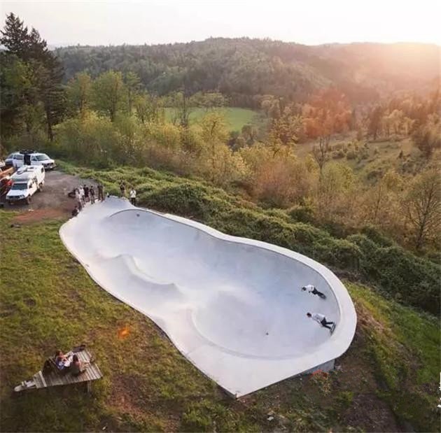 令人震撼的荒野树屋 彩虹桥、电影院应有尽有