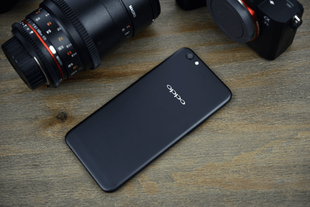 因为微缝天线 OPPO R9s黑色版有了更强的一致感 