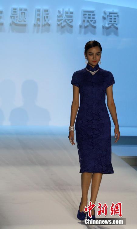 “新中装”主题服装展演在北京举行