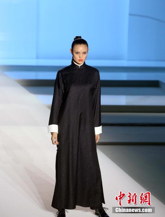 “新中装”主题服装展演在北京举行