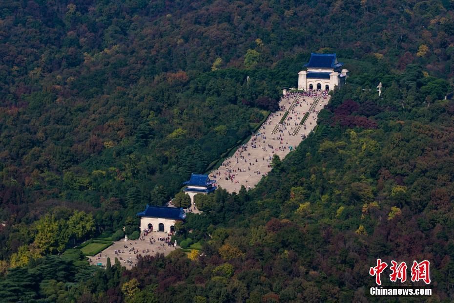 航拍南京中山陵 山林掩映气势磅礴