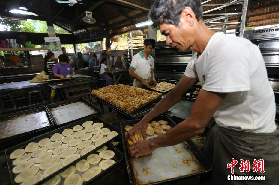 云南椒盐饼成密支那美食名片