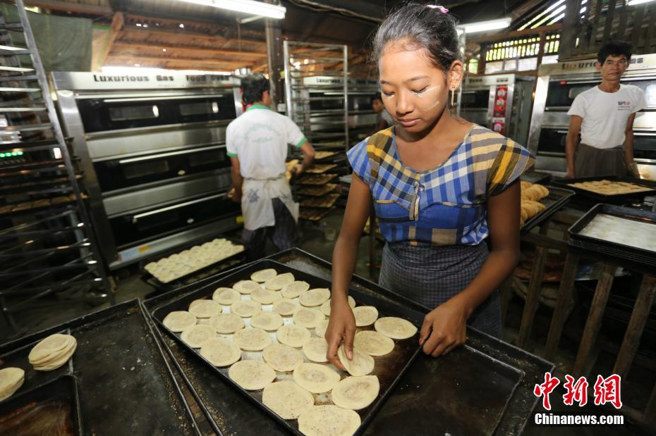 云南椒盐饼成密支那美食名片