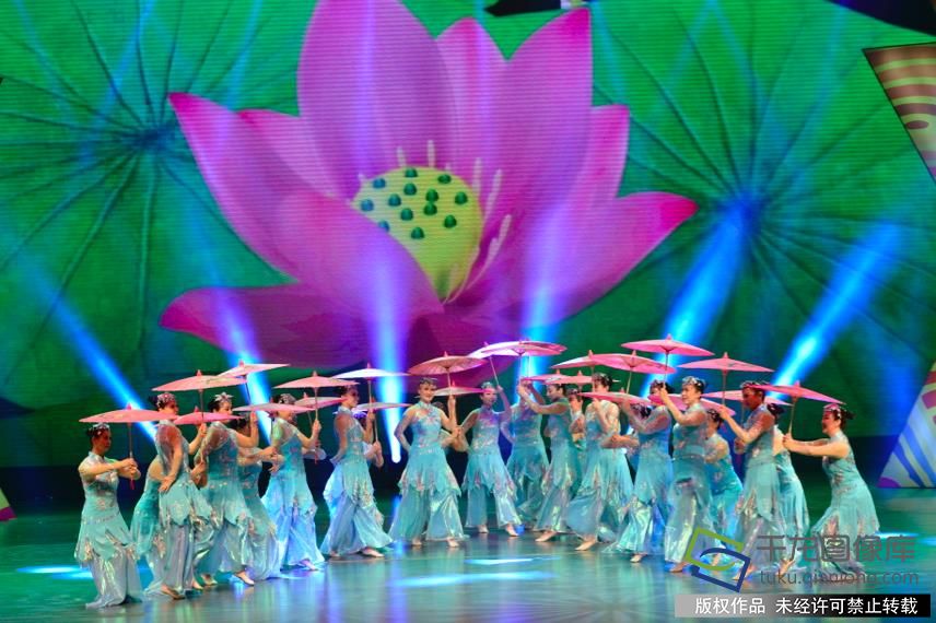 2016舞动北京广场舞大赛舞王诞生-千龙网·