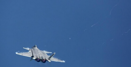 歼-20座舱布局曝光:采用广角衍射平显领先外军