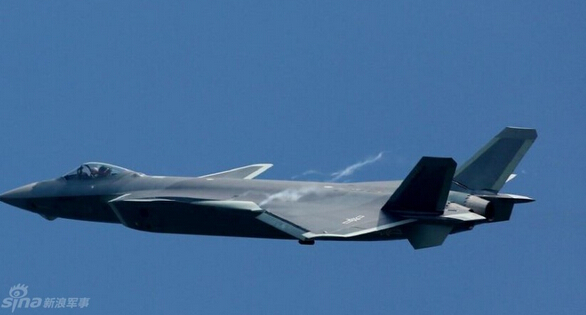 歼-20座舱布局曝光:采用广角衍射平显领先外军