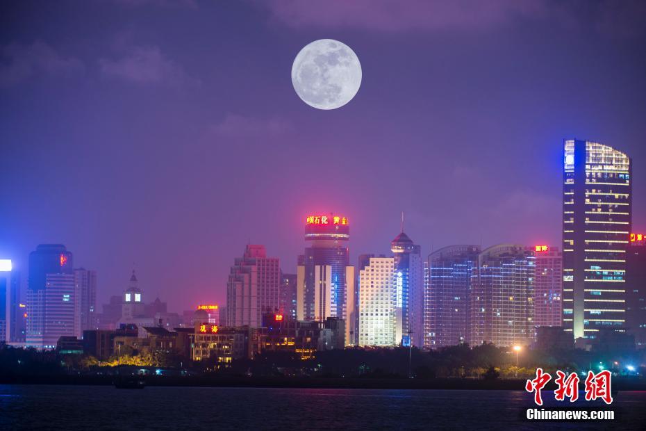 中国多地现本世纪最大超级月亮