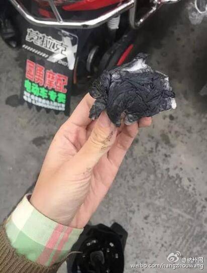 浙江萧山突降黑雨