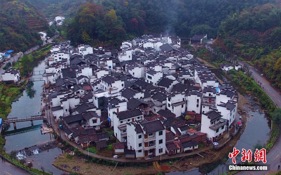 航拍“中国最圆村庄”江西婺源菊径村