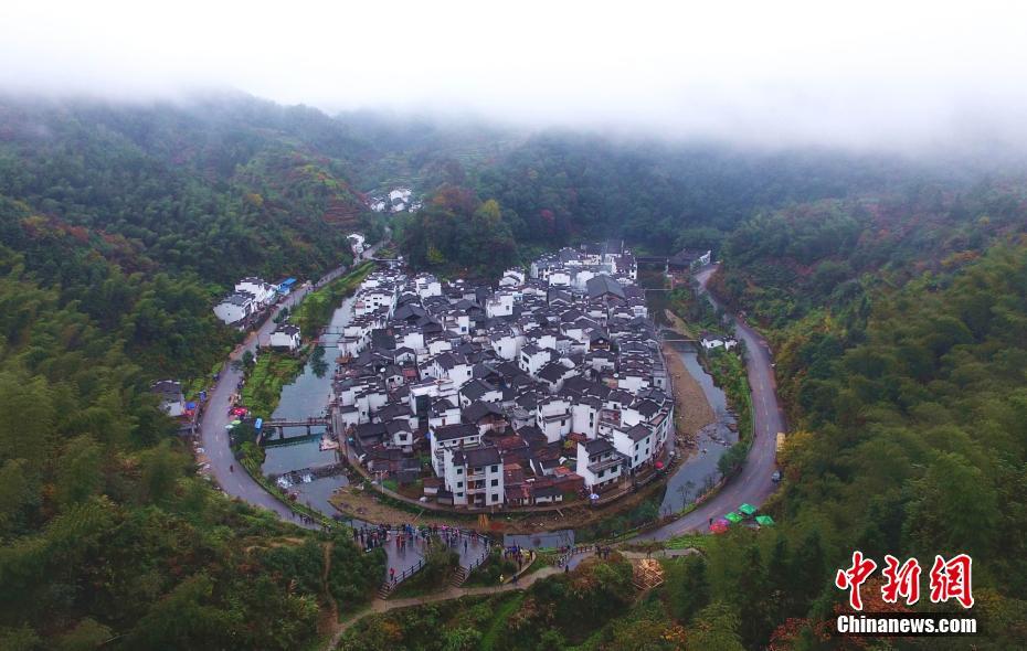 航拍“中国最圆村庄”江西婺源菊径村