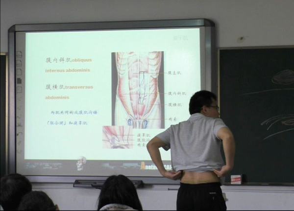 南医大撩衣男神走红学生也
