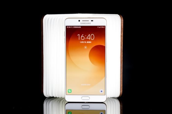三星Galaxy C9 Pro为音乐发烧友打造专属K歌空间