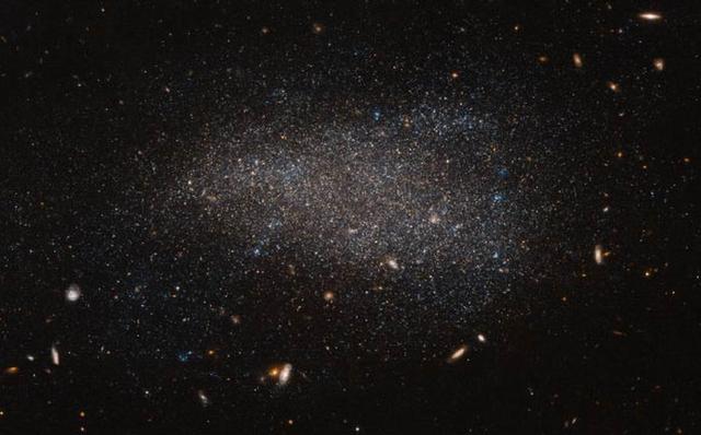 哈勃望远镜最新拍摄矮星系NGC 4789A高清图像