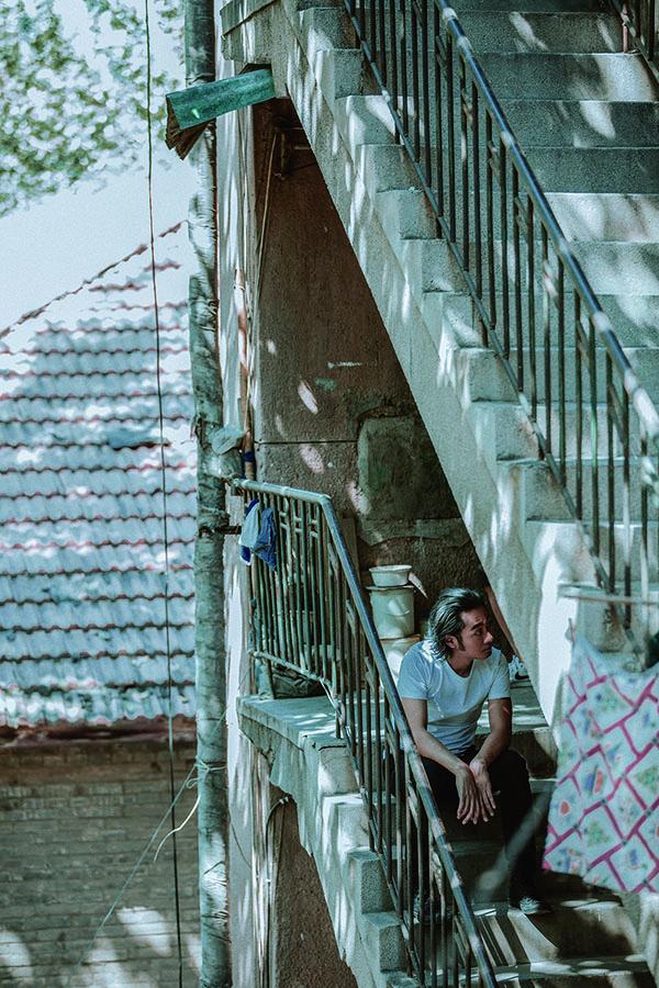 王梵瑞新歌《万事如意》 重现王小波李银河爱