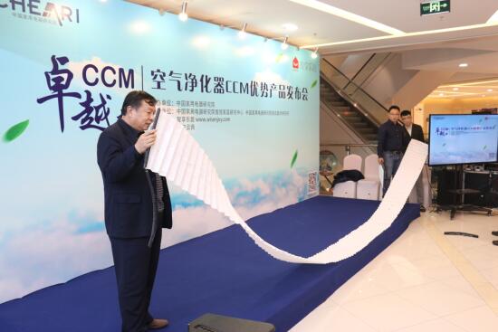 我们对空气净化器滤网（七鲤提供）进行了暴利拆解，通过现场讲解，告知用户空气净化器的过滤原理 