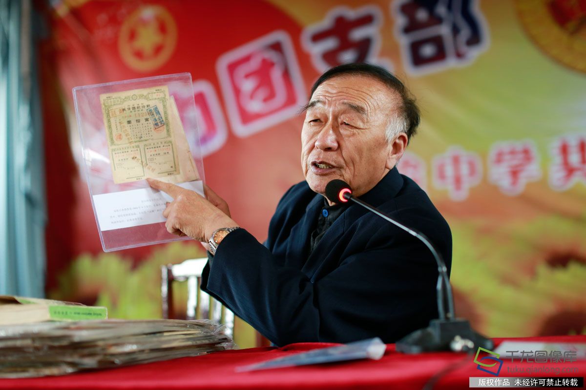 老人收藏300余 老物件 揭日本侵华罪行--千龙网