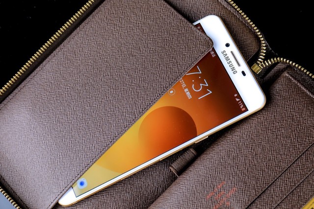 Galaxy C9 Pro 让你抓住每一个精彩瞬间 