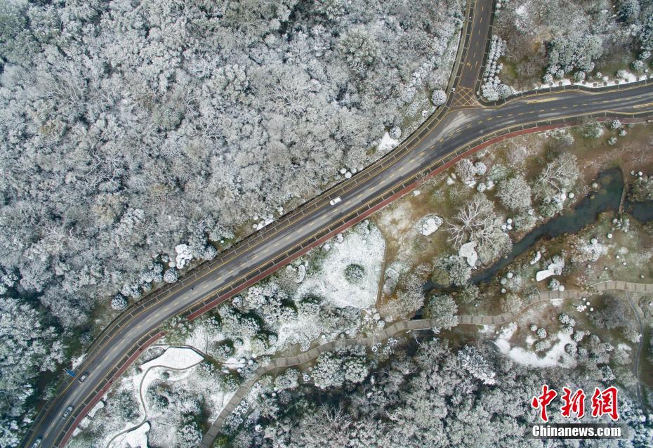 雪后南京银装素裹 航拍雪景美不胜收