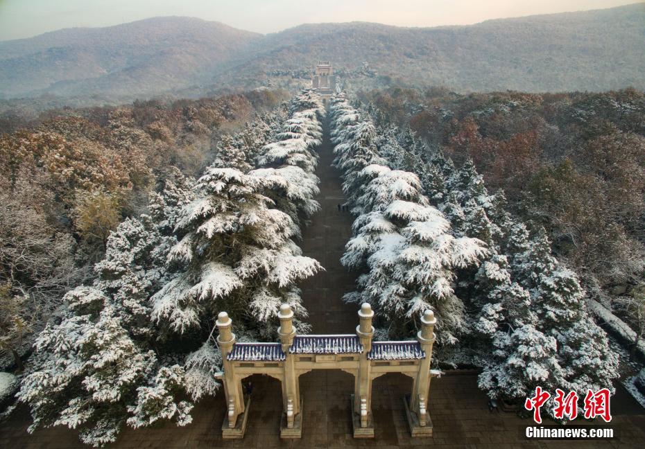 雪后南京银装素裹 航拍雪景美不胜收