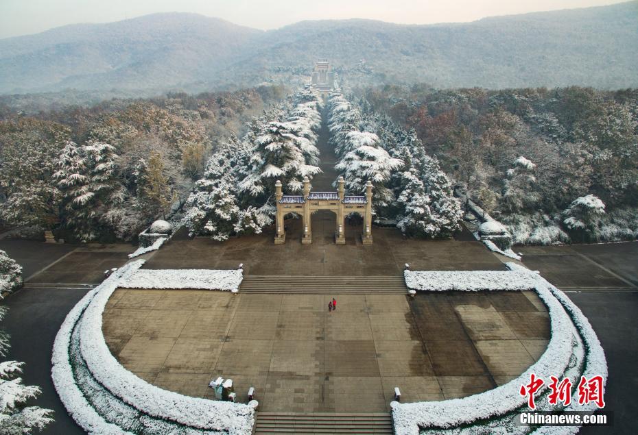 雪后南京银装素裹 航拍雪景美不胜收