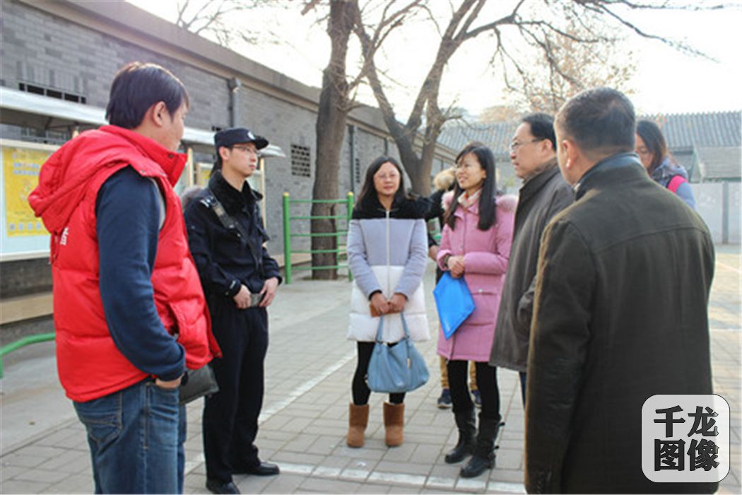 贴完海报之后的互相交流