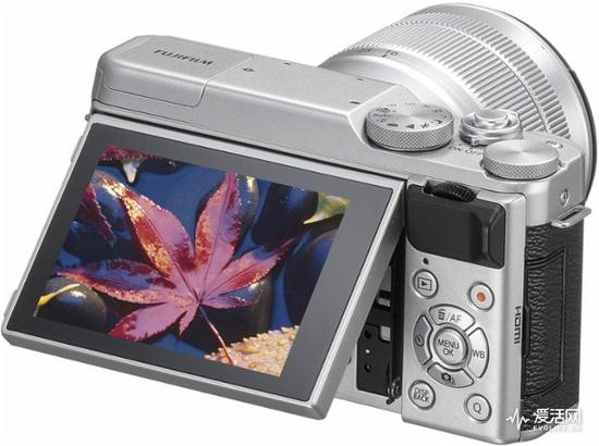 Fujifilm-X-A10-mirrorless-camera-6