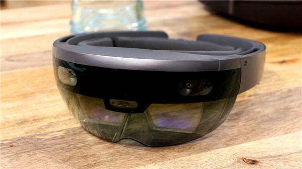微软HoloLens外媒评测汇总 还不完美但已足够震撼