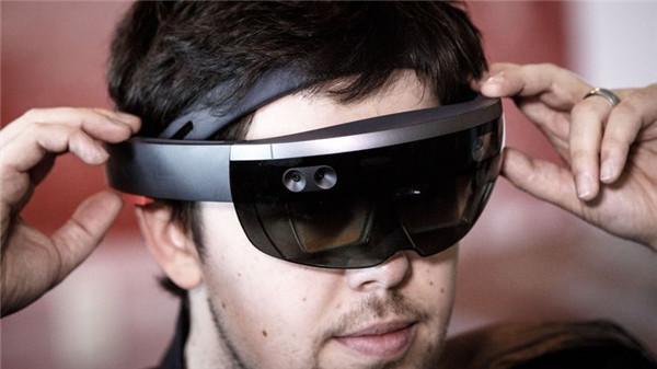微软HoloLens外媒评测汇总 还不完美但已足够震撼