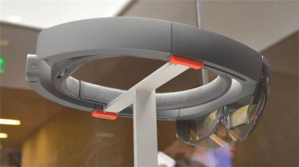 微软HoloLens外媒评测汇总 还不完美但已足够震撼