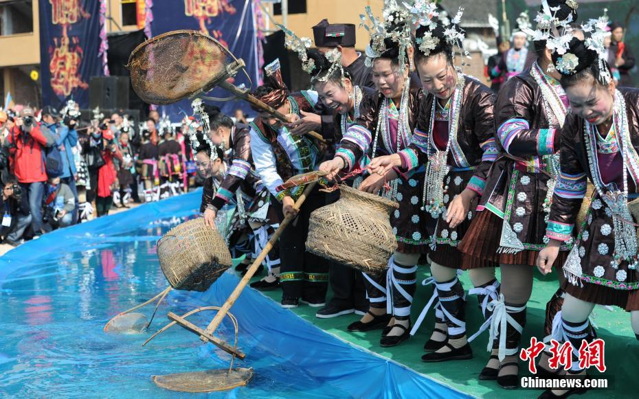 贵州黎平侗乡民众欢庆侗年