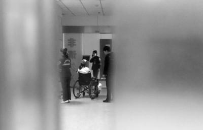 超市女导购员被丈夫持剪刀连刺十几下 已脱离生命危险