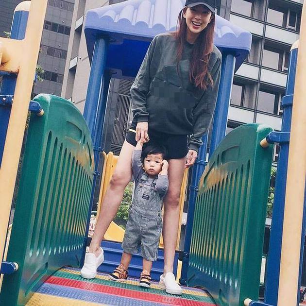 隋棠怀孕穿紧身裙