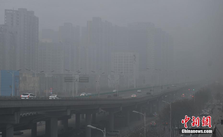 河北再发霾红色预警 空气污染严重能见度低