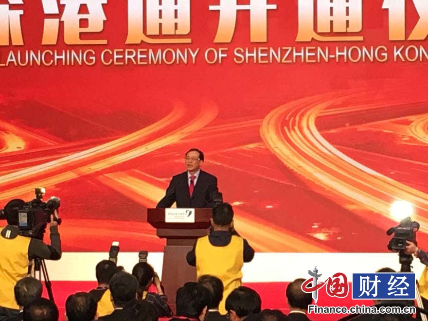 <p>　　图为证监会主席刘士余在深港通开通仪式上发表讲话。刘士余表示，深港通开通是两地资本市场进一步协同发展的历史性时刻，开通深港通必将为国际、国内金融市场注入正能量、信心和信任。</p>