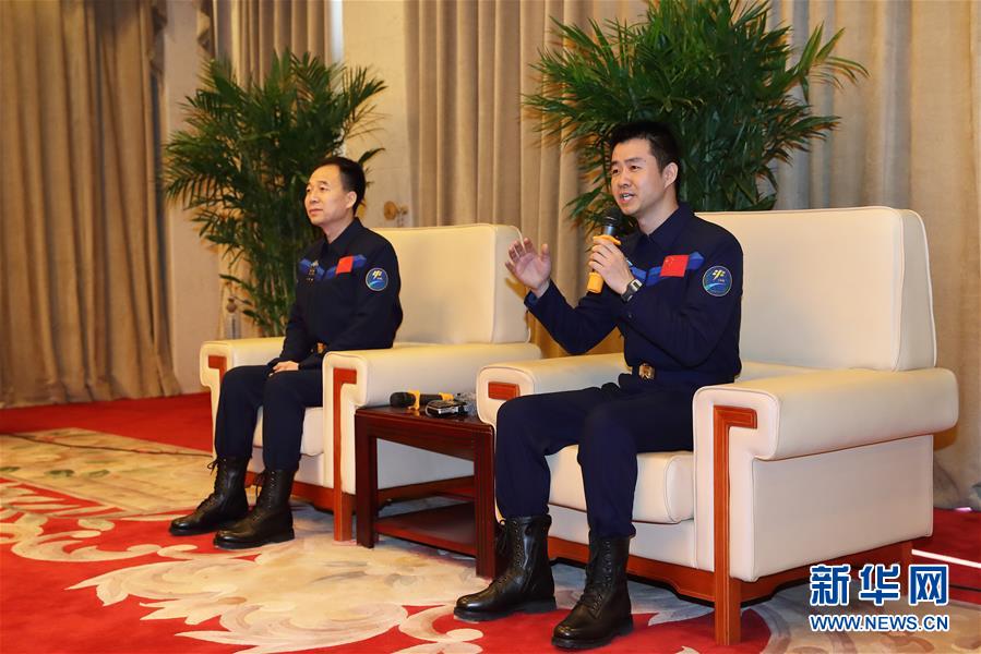 （军事）（2）神十一航天员即将解除医学隔离　状态良好