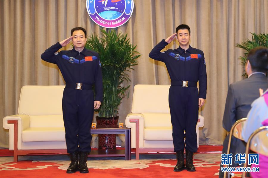 （军事）（3）神十一航天员即将解除医学隔离　状态良好