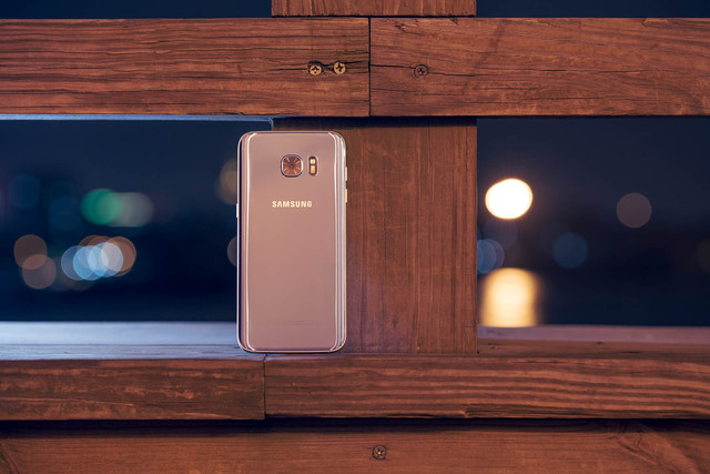 卓尔不群之路,是对时尚的致敬 Galaxy S7 edge图赏 