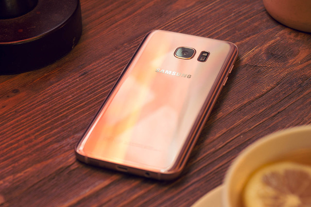 卓尔不群之路,是对时尚的致敬 Galaxy S7 edge图赏 