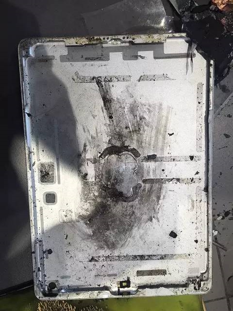 iPad半夜充电突然爆炸！这场面惨不忍睹