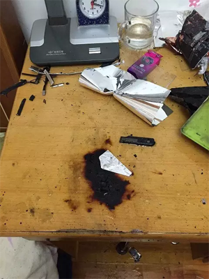 苹果又炸！iPad充电突然爆炸 桌子都被烧出洞