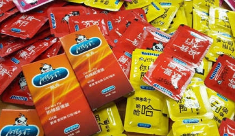 辣条包装似避孕套引夫妻不和 