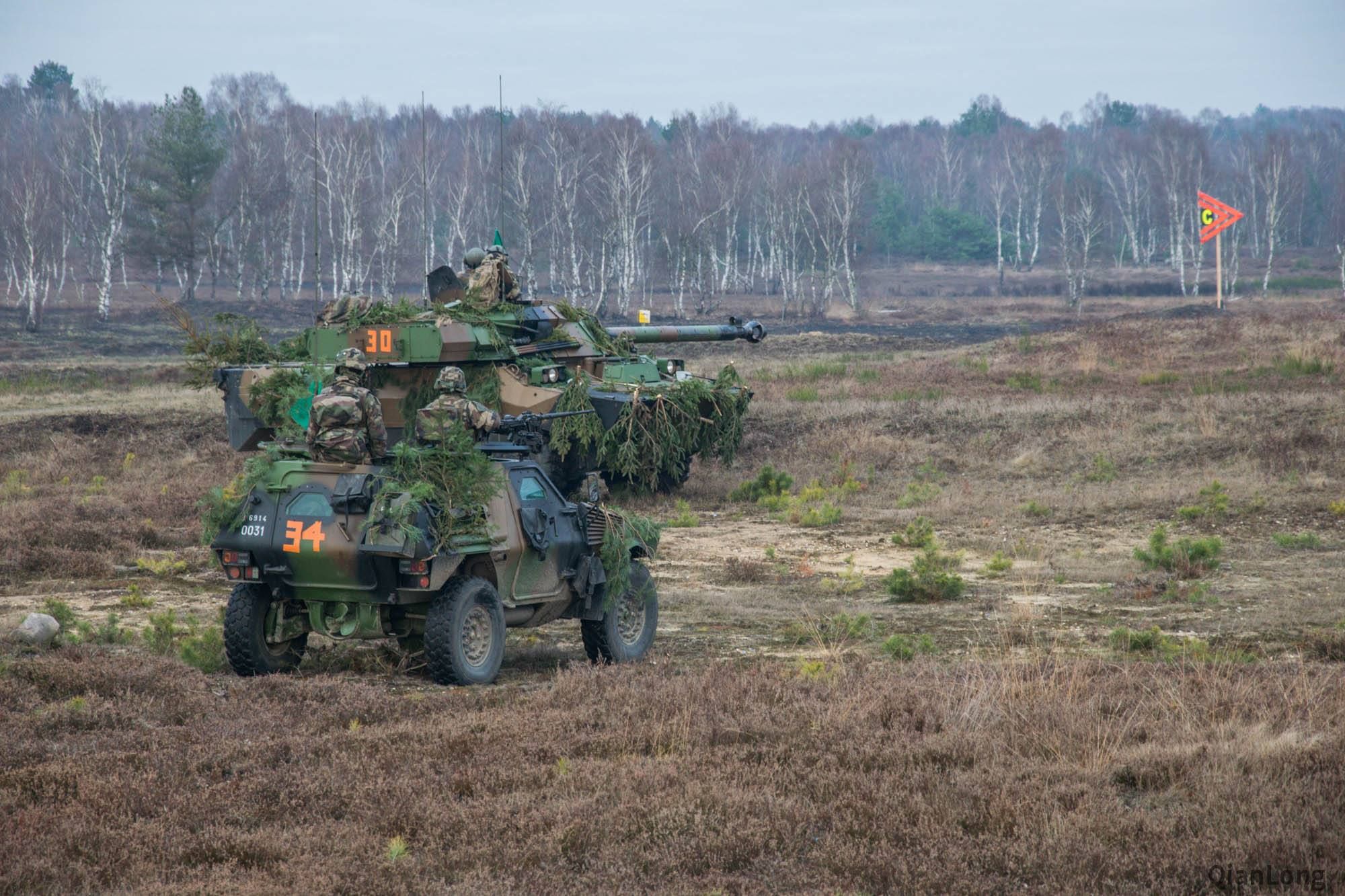 15.潘哈德VBL装甲车和AMX-10RCR轮式突击