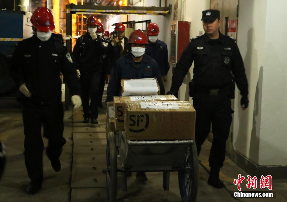 浙江省公安厅在杭州公开销毁一吨毒品